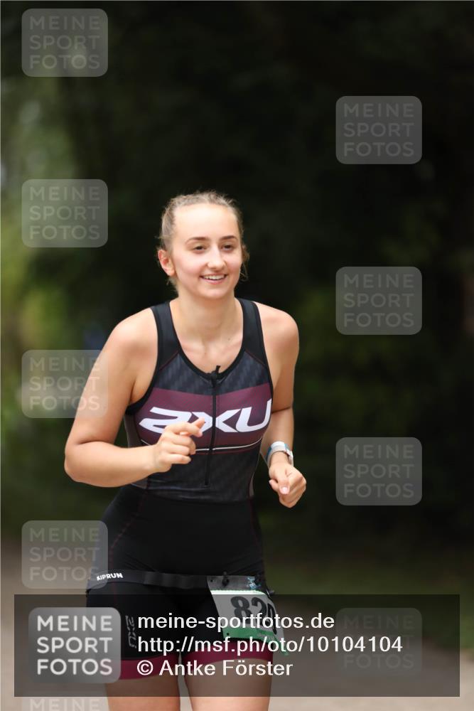 30.08.2026 - Elbe Triathlon Hamburg Antke Förster http://msf.ph/oto/10104104 30.08.2026 11:46:40 Laufen 82 meine-sportfotos.de