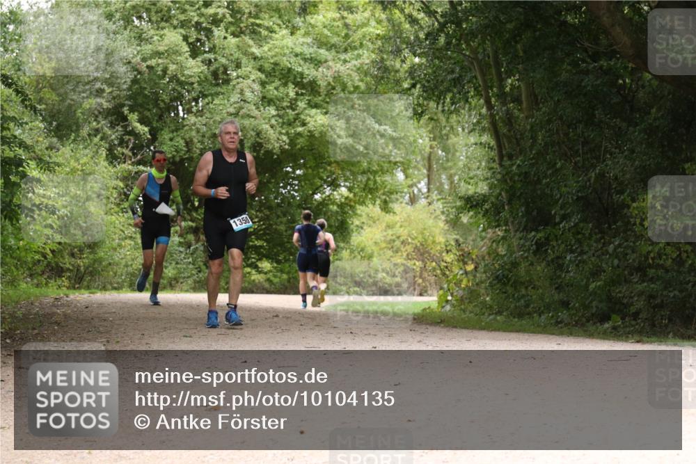 30.08.2026 - Elbe Triathlon Hamburg Antke Förster http://msf.ph/oto/10104135 30.08.2026 11:51:04 Laufen 1350 meine-sportfotos.de