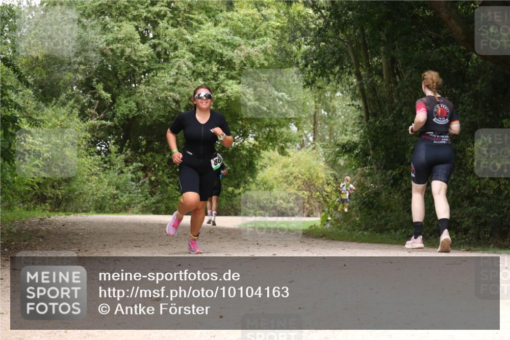 30.08.2026 - Elbe Triathlon Hamburg Antke Förster http://msf.ph/oto/10104163 30.08.2026 11:51:47 Laufen 910, 80 meine-sportfotos.de