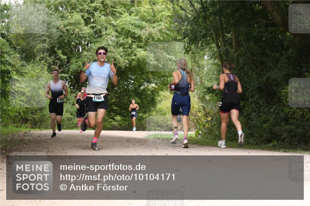 30.08.2026 - Elbe Triathlon Hamburg Antke Förster http://msf.ph/oto/10104171 30.08.2026 11:52:07 Laufen 1386 meine-sportfotos.de