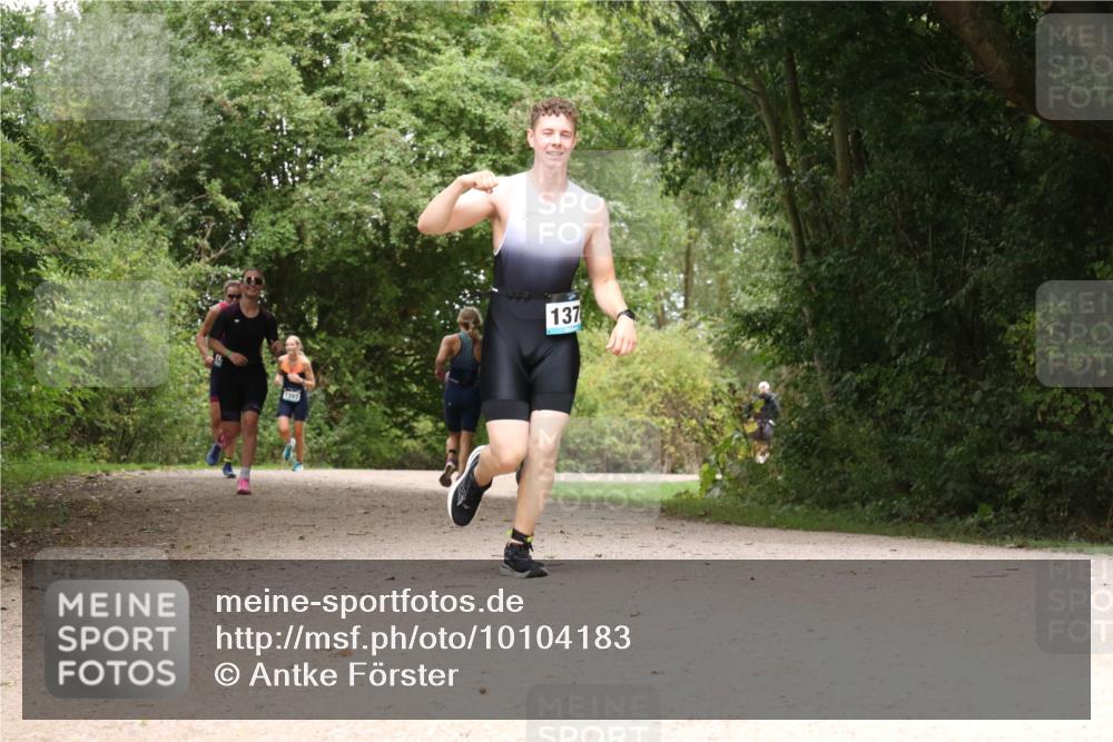 30.08.2026 - Elbe Triathlon Hamburg Antke Förster http://msf.ph/oto/10104183 30.08.2026 11:52:10 Laufen 137 meine-sportfotos.de
