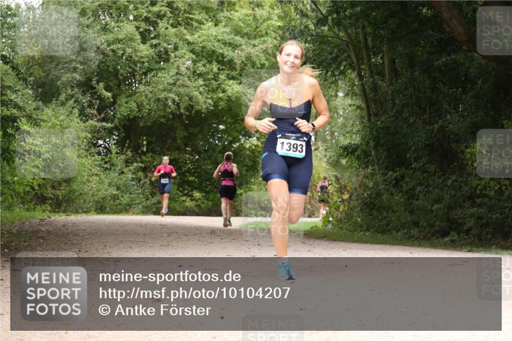 30.08.2026 - Elbe Triathlon Hamburg Antke Förster http://msf.ph/oto/10104207 30.08.2026 11:52:20 Laufen 1400, 1393 meine-sportfotos.de