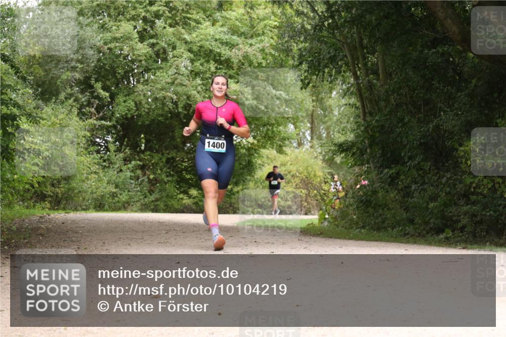30.08.2026 - Elbe Triathlon Hamburg Antke Förster http://msf.ph/oto/10104219 30.08.2026 11:52:29 Laufen 1400 meine-sportfotos.de