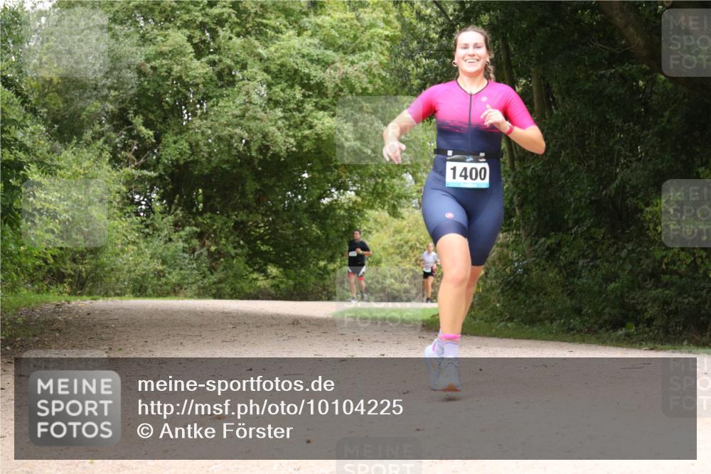 30.08.2026 - Elbe Triathlon Hamburg Antke Förster http://msf.ph/oto/10104225 30.08.2026 11:52:30 Laufen 1400 meine-sportfotos.de