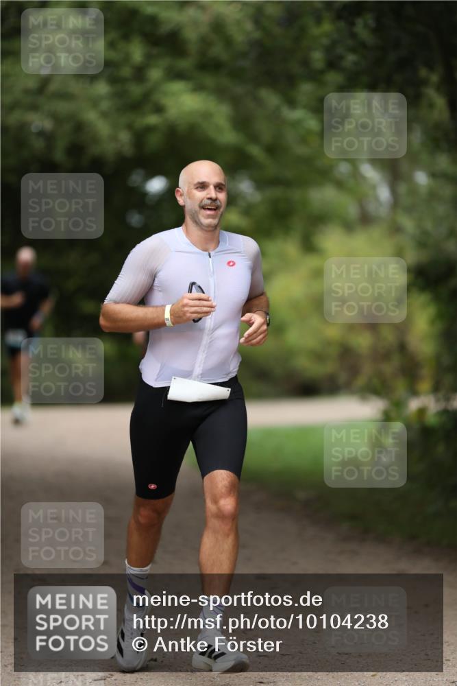 30.08.2026 - Elbe Triathlon Hamburg Antke Förster http://msf.ph/oto/10104238 30.08.2026 11:48:13 Laufen  meine-sportfotos.de