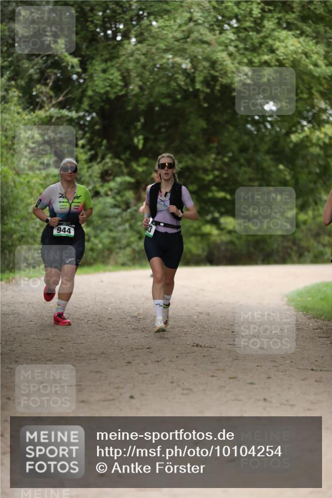 30.08.2026 - Elbe Triathlon Hamburg Antke Förster http://msf.ph/oto/10104254 30.08.2026 11:48:33 Laufen 944 meine-sportfotos.de