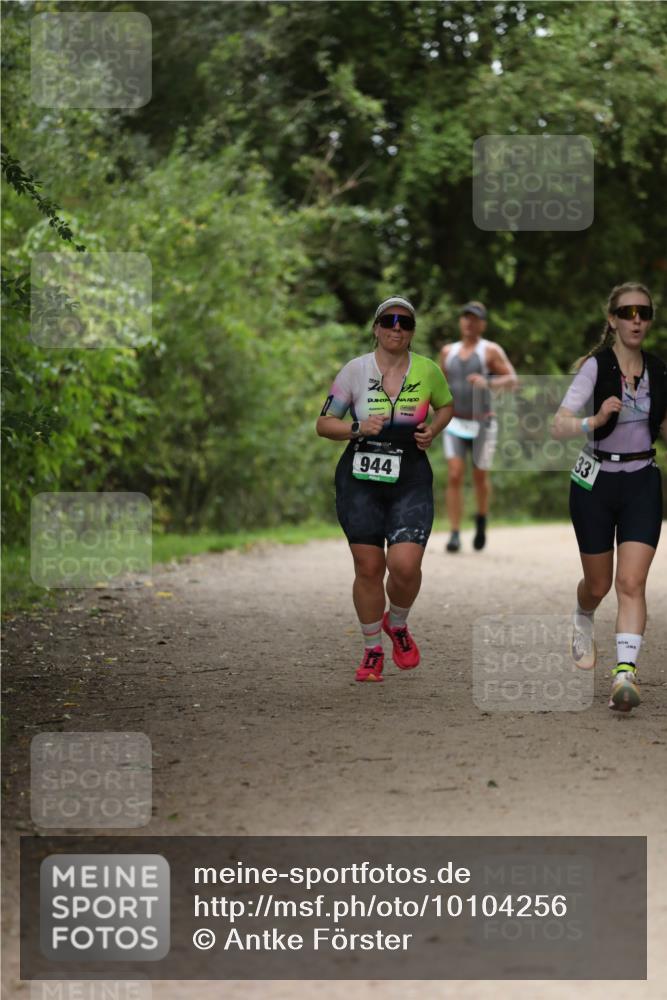30.08.2026 - Elbe Triathlon Hamburg Antke Förster http://msf.ph/oto/10104256 30.08.2026 11:48:34 Laufen 944, 33 meine-sportfotos.de
