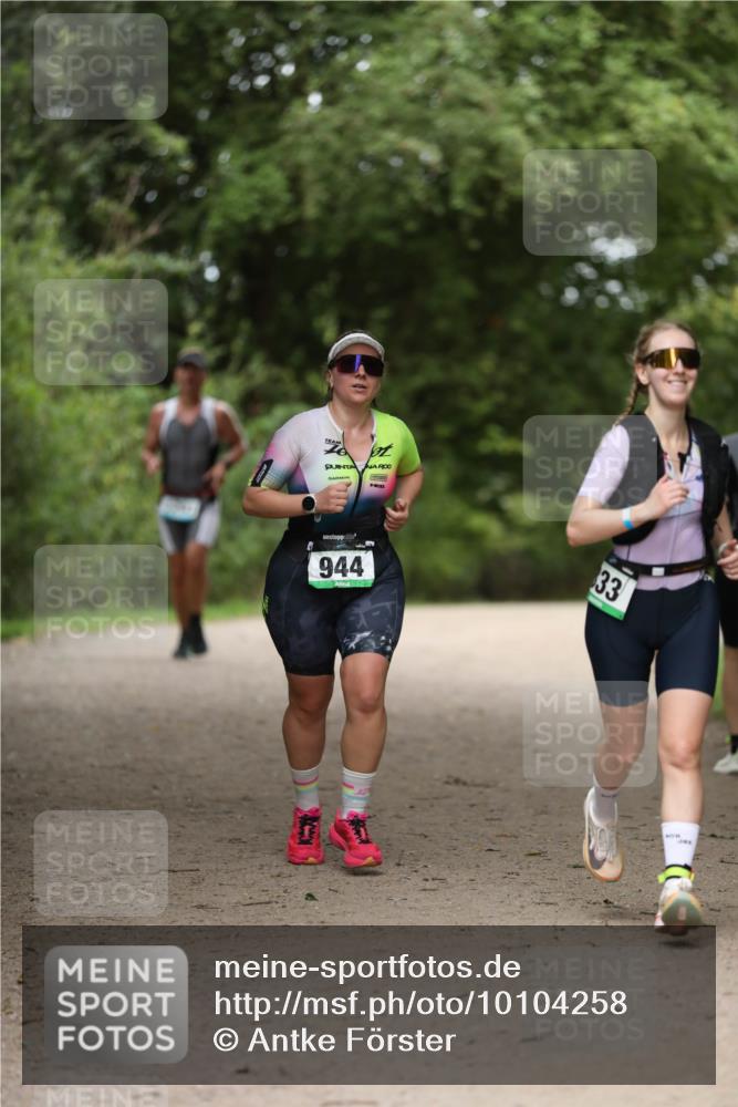 30.08.2026 - Elbe Triathlon Hamburg Antke Förster http://msf.ph/oto/10104258 30.08.2026 11:48:35 Laufen 944, 33 meine-sportfotos.de