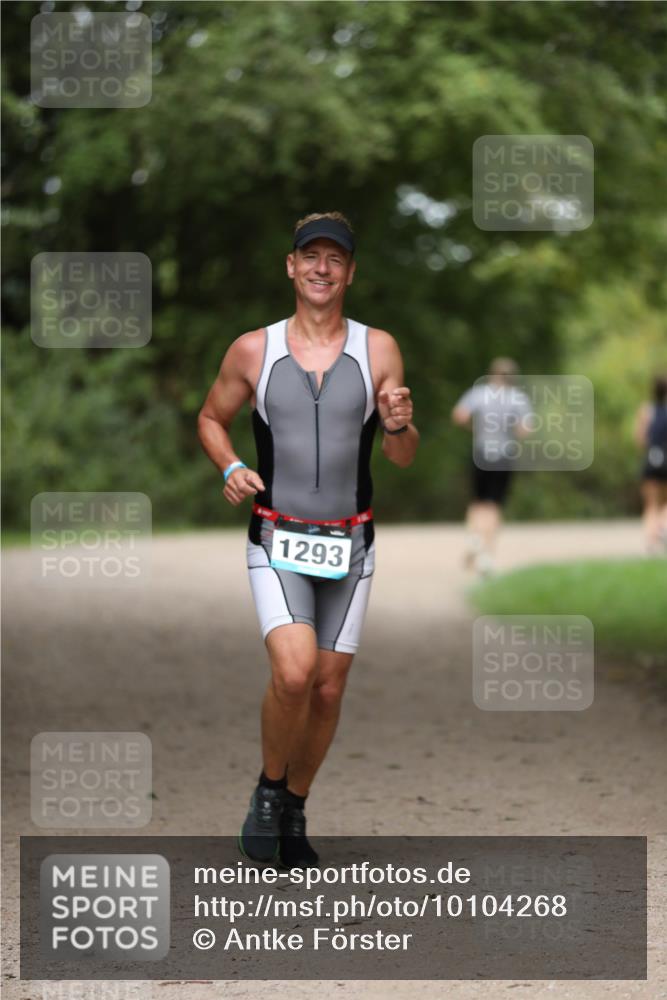 30.08.2026 - Elbe Triathlon Hamburg Antke Förster http://msf.ph/oto/10104268 30.08.2026 11:48:40 Laufen 1293 meine-sportfotos.de