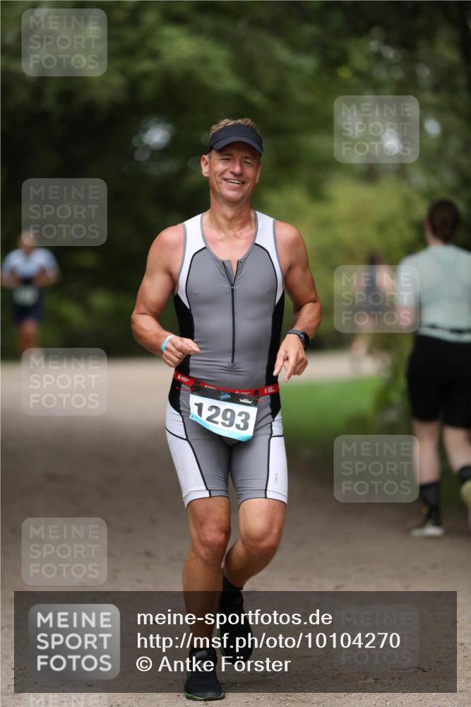 30.08.2026 - Elbe Triathlon Hamburg Antke Förster http://msf.ph/oto/10104270 30.08.2026 11:48:41 Laufen 1293 meine-sportfotos.de