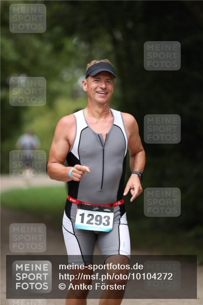 30.08.2026 - Elbe Triathlon Hamburg Antke Förster http://msf.ph/oto/10104272 30.08.2026 11:48:42 Laufen 1293 meine-sportfotos.de