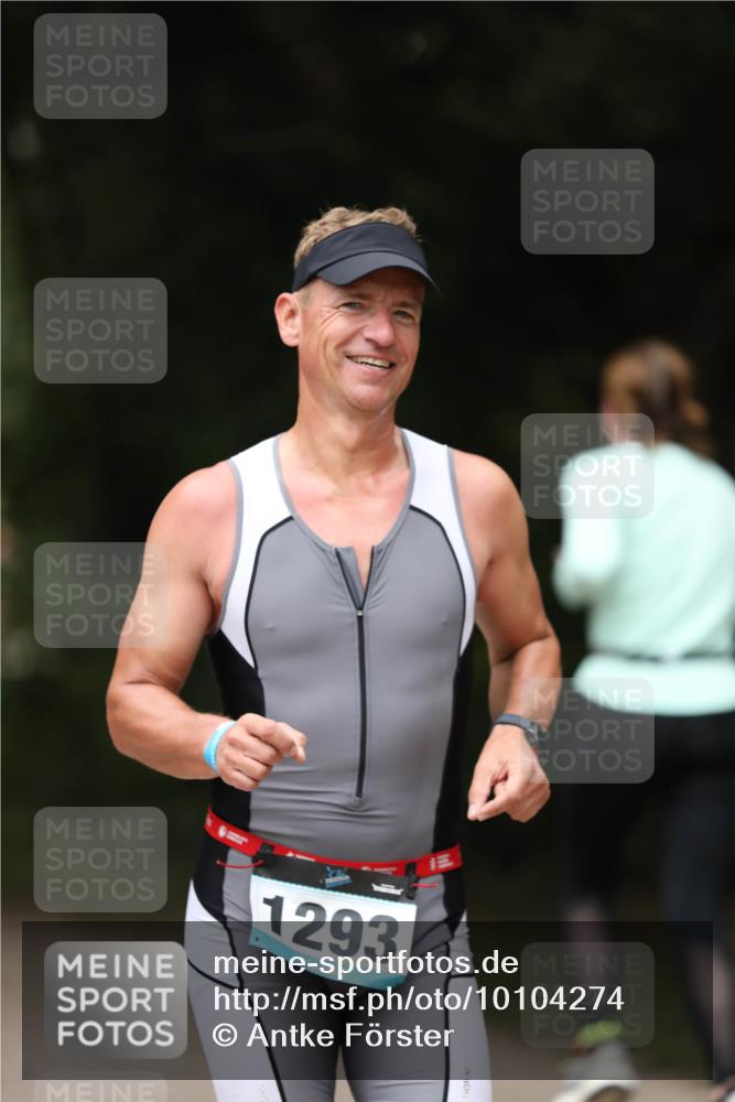 30.08.2026 - Elbe Triathlon Hamburg Antke Förster http://msf.ph/oto/10104274 30.08.2026 11:48:42 Laufen 1293 meine-sportfotos.de