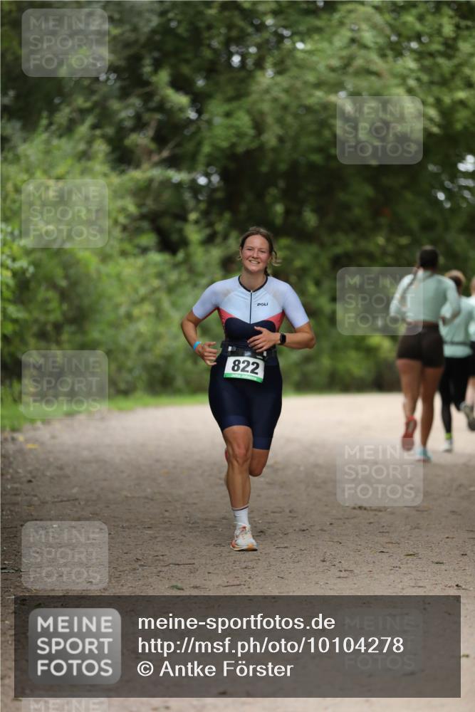 30.08.2026 - Elbe Triathlon Hamburg Antke Förster http://msf.ph/oto/10104278 30.08.2026 11:48:51 Laufen 822 meine-sportfotos.de