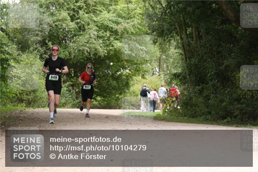 30.08.2026 - Elbe Triathlon Hamburg Antke Förster http://msf.ph/oto/10104279 30.08.2026 11:53:20 Laufen 849, 957 meine-sportfotos.de