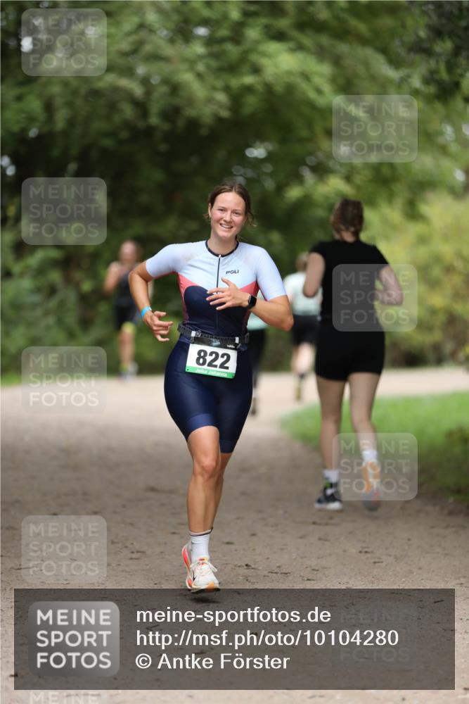 30.08.2026 - Elbe Triathlon Hamburg Antke Förster http://msf.ph/oto/10104280 30.08.2026 11:48:52 Laufen 822 meine-sportfotos.de