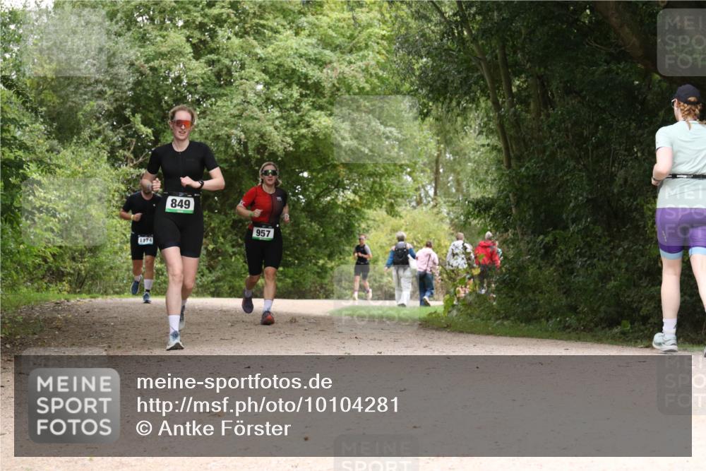 30.08.2026 - Elbe Triathlon Hamburg Antke Förster http://msf.ph/oto/10104281 30.08.2026 11:53:20 Laufen 1174, 849, 957 meine-sportfotos.de