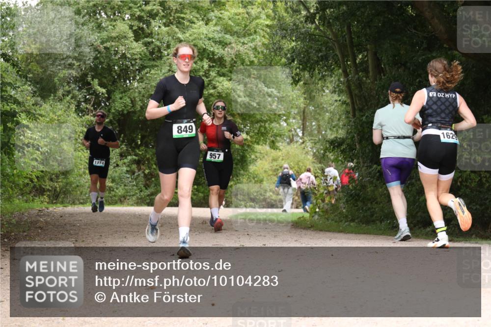 30.08.2026 - Elbe Triathlon Hamburg Antke Förster http://msf.ph/oto/10104283 30.08.2026 11:53:21 Laufen 1174, 849, 957, 1629 meine-sportfotos.de