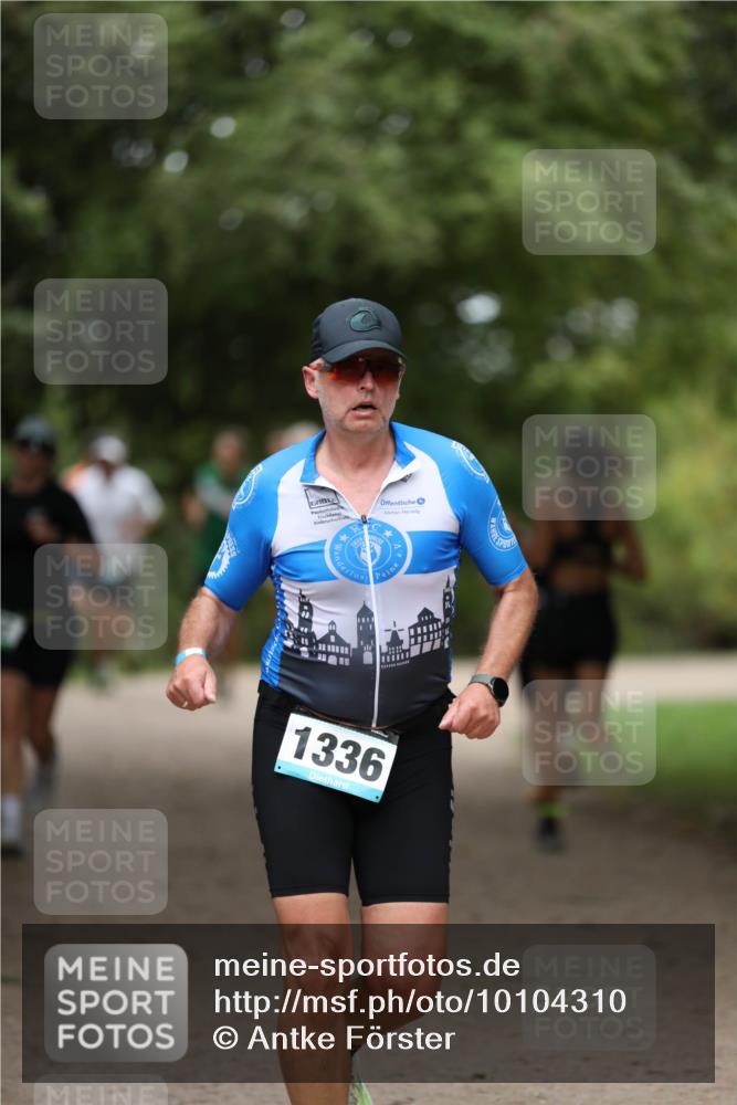 30.08.2026 - Elbe Triathlon Hamburg Antke Förster http://msf.ph/oto/10104310 30.08.2026 11:49:19 Laufen 1336 meine-sportfotos.de
