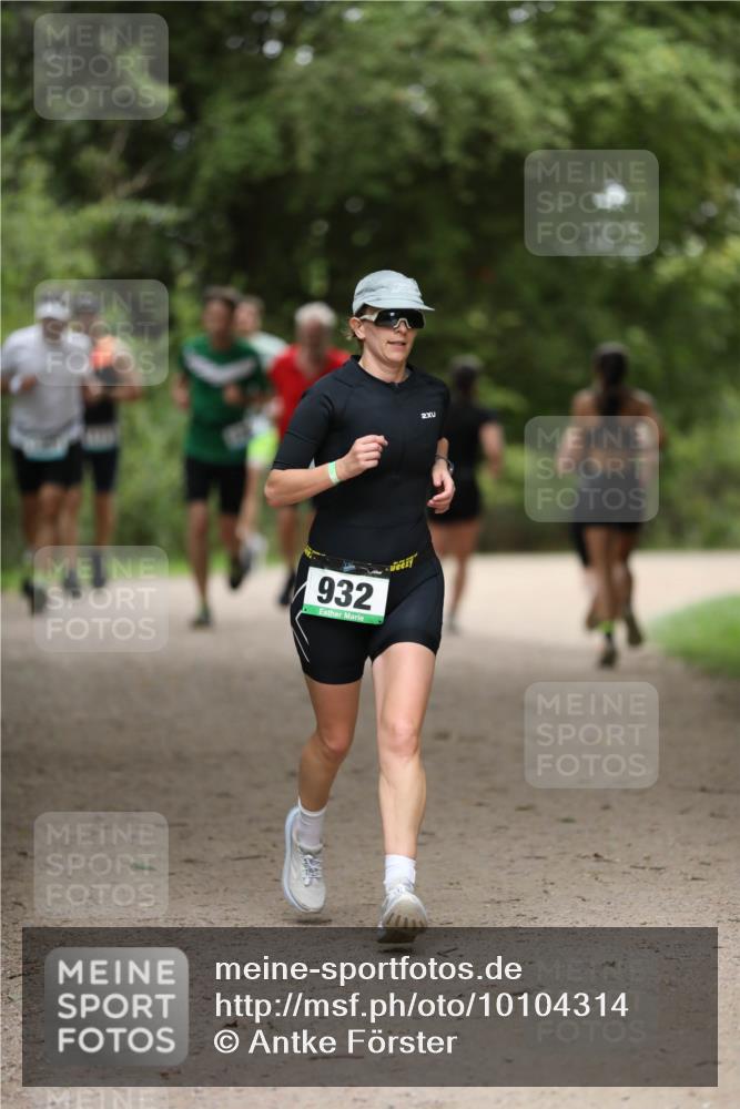 30.08.2026 - Elbe Triathlon Hamburg Antke Förster http://msf.ph/oto/10104314 30.08.2026 11:49:22 Laufen 932, 2 meine-sportfotos.de