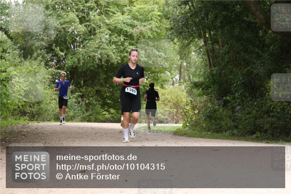 30.08.2026 - Elbe Triathlon Hamburg Antke Förster http://msf.ph/oto/10104315 30.08.2026 11:53:49 Laufen 1376, 1392 meine-sportfotos.de