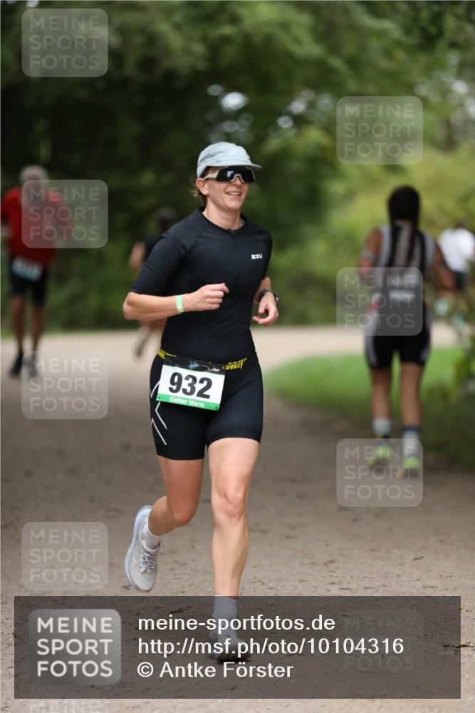 30.08.2026 - Elbe Triathlon Hamburg Antke Förster http://msf.ph/oto/10104316 30.08.2026 11:49:22 Laufen 932, 2 meine-sportfotos.de