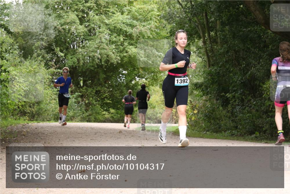 30.08.2026 - Elbe Triathlon Hamburg Antke Förster http://msf.ph/oto/10104317 30.08.2026 11:53:49 Laufen 1376, 1392 meine-sportfotos.de