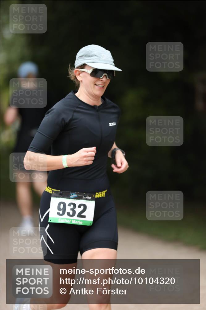 30.08.2026 - Elbe Triathlon Hamburg Antke Förster http://msf.ph/oto/10104320 30.08.2026 11:49:24 Laufen 932, 2 meine-sportfotos.de