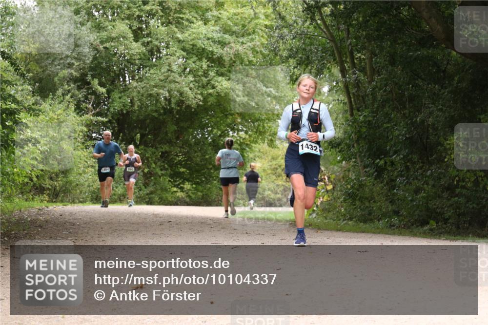 30.08.2026 - Elbe Triathlon Hamburg Antke Förster http://msf.ph/oto/10104337 30.08.2026 11:54:21 Laufen 1304, 1432 meine-sportfotos.de
