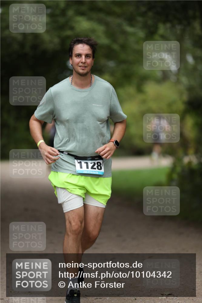 30.08.2026 - Elbe Triathlon Hamburg Antke Förster http://msf.ph/oto/10104342 30.08.2026 11:49:34 Laufen 1128 meine-sportfotos.de