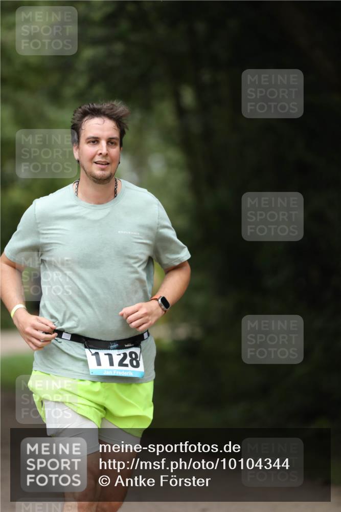 30.08.2026 - Elbe Triathlon Hamburg Antke Förster http://msf.ph/oto/10104344 30.08.2026 11:49:35 Laufen 1128 meine-sportfotos.de