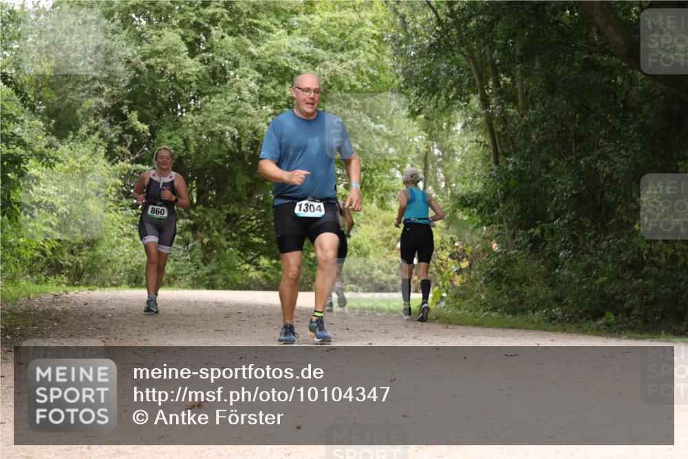 30.08.2026 - Elbe Triathlon Hamburg Antke Förster http://msf.ph/oto/10104347 30.08.2026 11:54:29 Laufen 860, 1304 meine-sportfotos.de