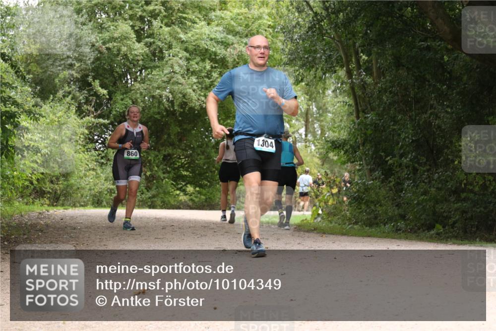 30.08.2026 - Elbe Triathlon Hamburg Antke Förster http://msf.ph/oto/10104349 30.08.2026 11:54:30 Laufen 860, 1304 meine-sportfotos.de