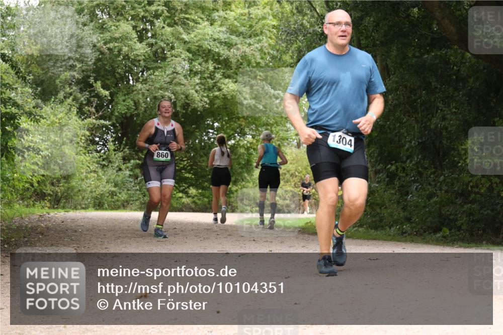 30.08.2026 - Elbe Triathlon Hamburg Antke Förster http://msf.ph/oto/10104351 30.08.2026 11:54:31 Laufen 860, 1304 meine-sportfotos.de