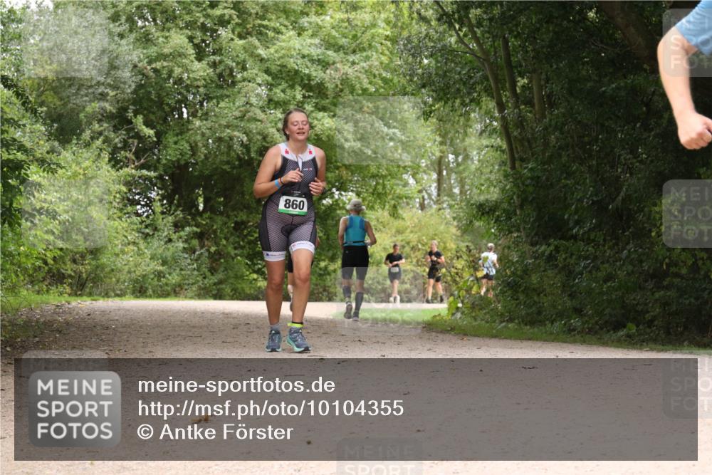 30.08.2026 - Elbe Triathlon Hamburg Antke Förster http://msf.ph/oto/10104355 30.08.2026 11:54:32 Laufen 860 meine-sportfotos.de