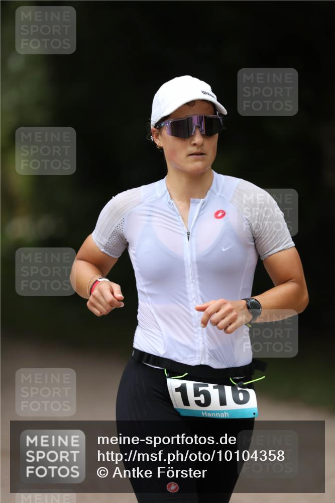 30.08.2026 - Elbe Triathlon Hamburg Antke Förster http://msf.ph/oto/10104358 30.08.2026 11:49:41 Laufen 1516 meine-sportfotos.de