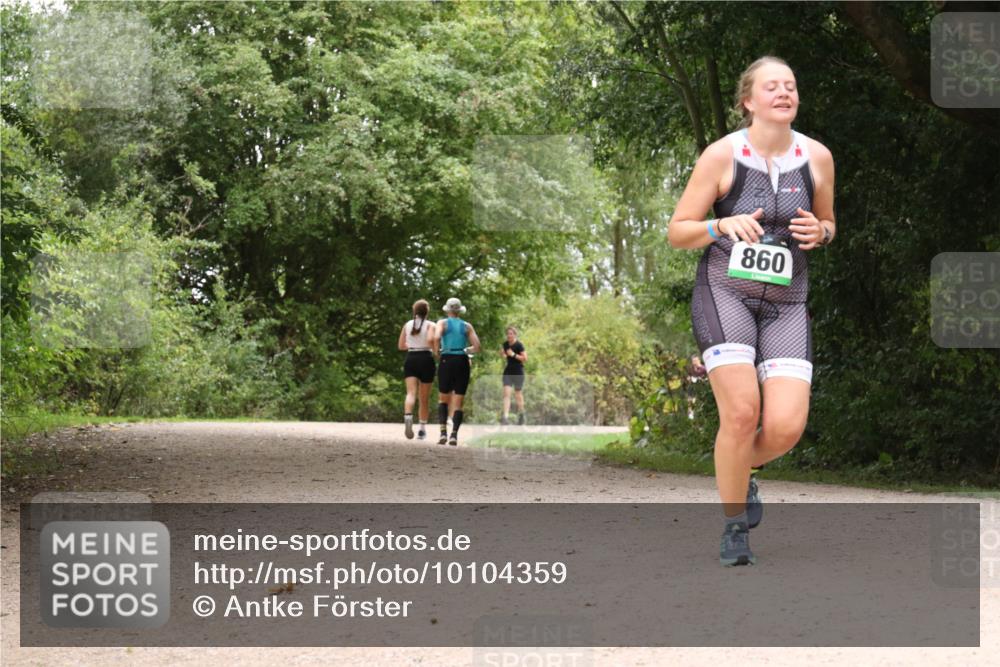 30.08.2026 - Elbe Triathlon Hamburg Antke Förster http://msf.ph/oto/10104359 30.08.2026 11:54:34 Laufen 860 meine-sportfotos.de