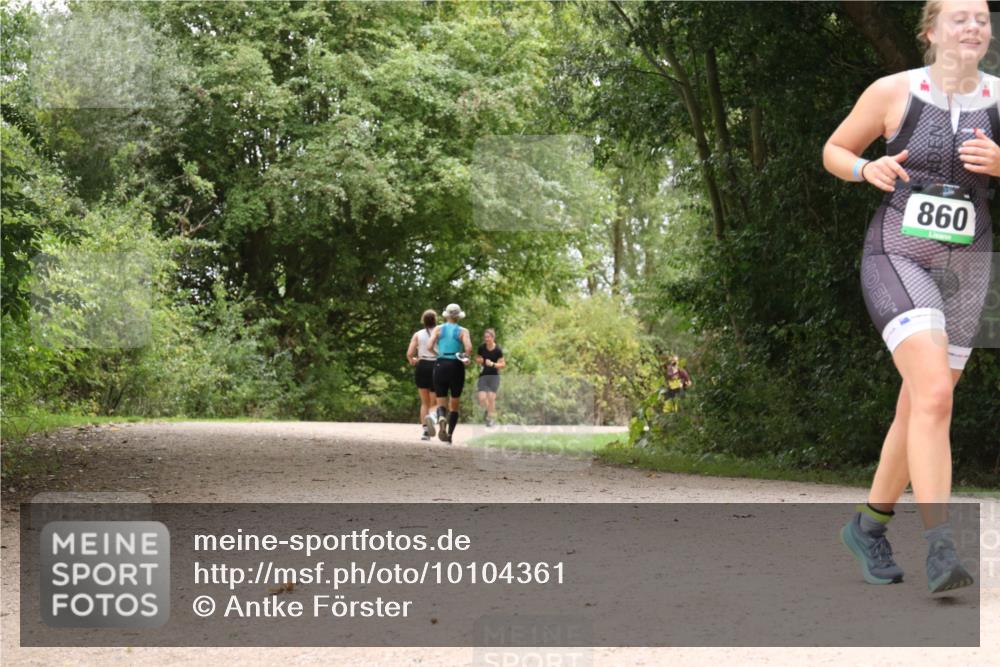 30.08.2026 - Elbe Triathlon Hamburg Antke Förster http://msf.ph/oto/10104361 30.08.2026 11:54:34 Laufen 860 meine-sportfotos.de