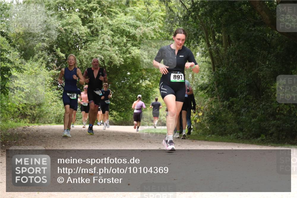 30.08.2026 - Elbe Triathlon Hamburg Antke Förster http://msf.ph/oto/10104369 30.08.2026 11:55:30 Laufen 962, 901, 897 meine-sportfotos.de