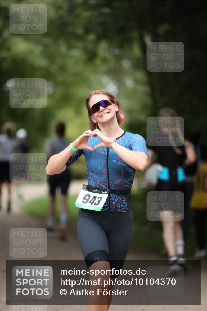 30.08.2026 - Elbe Triathlon Hamburg Antke Förster http://msf.ph/oto/10104370 30.08.2026 11:49:56 Laufen 943, 7 meine-sportfotos.de