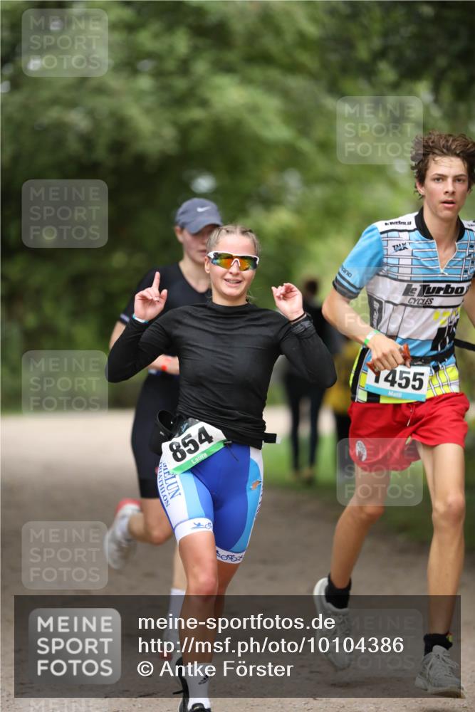 30.08.2026 - Elbe Triathlon Hamburg Antke Förster http://msf.ph/oto/10104386 30.08.2026 11:50:04 Laufen 854, 1455 meine-sportfotos.de