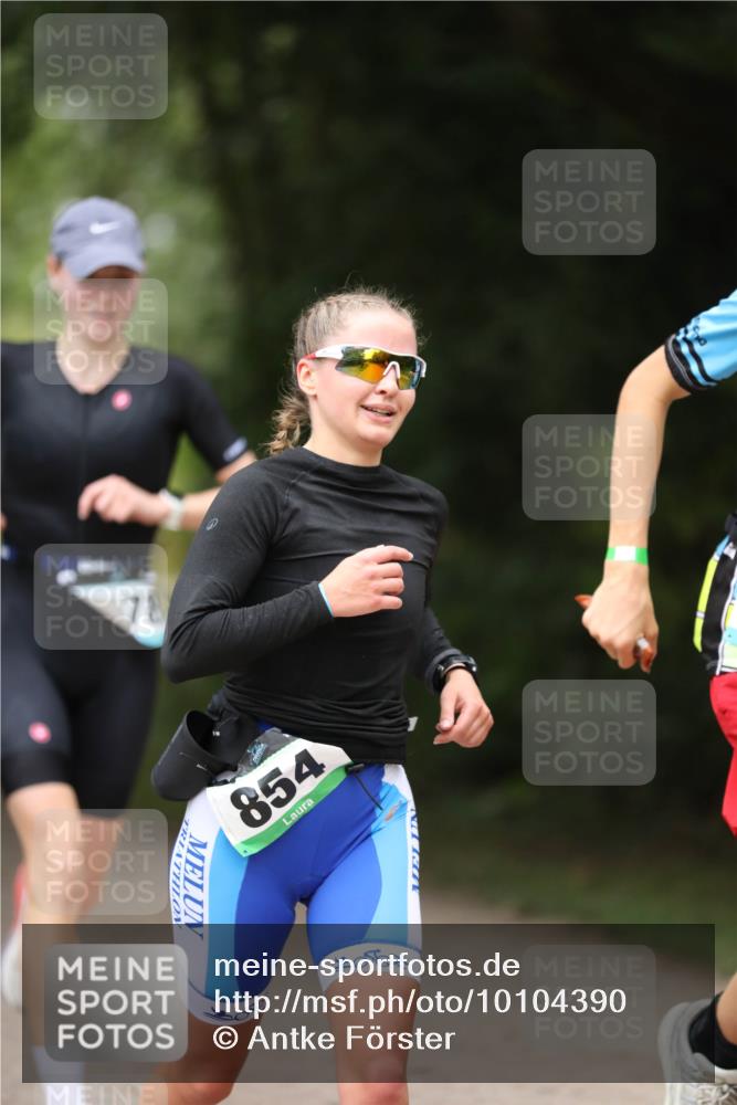30.08.2026 - Elbe Triathlon Hamburg Antke Förster http://msf.ph/oto/10104390 30.08.2026 11:50:05 Laufen 78, 854 meine-sportfotos.de