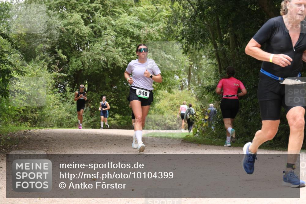 30.08.2026 - Elbe Triathlon Hamburg Antke Förster http://msf.ph/oto/10104399 30.08.2026 11:55:45 Laufen 940 meine-sportfotos.de