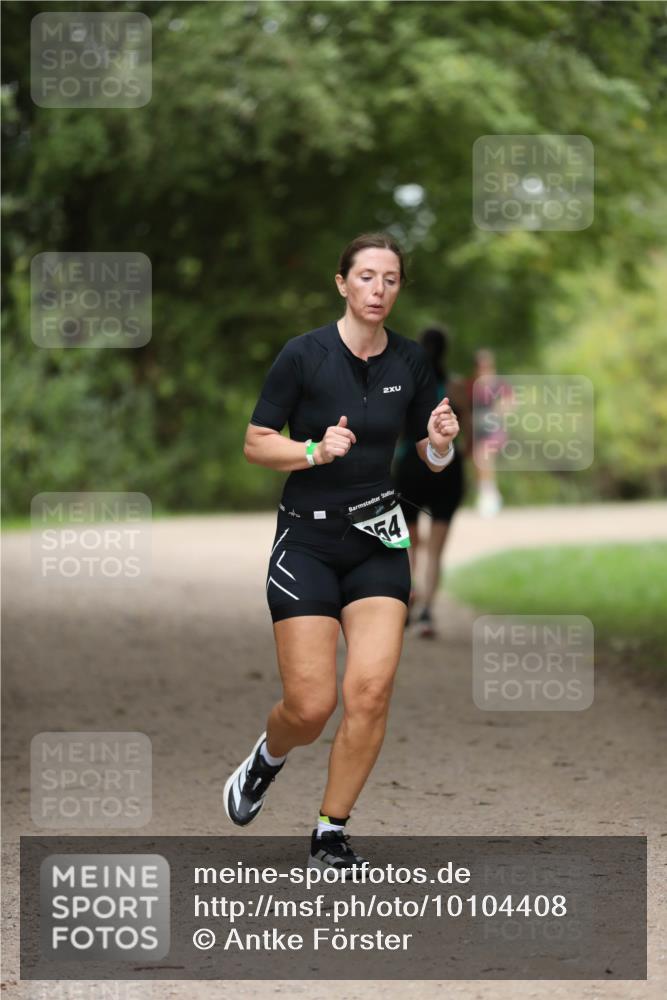 30.08.2026 - Elbe Triathlon Hamburg Antke Förster http://msf.ph/oto/10104408 30.08.2026 11:50:32 Laufen 54, 2 meine-sportfotos.de