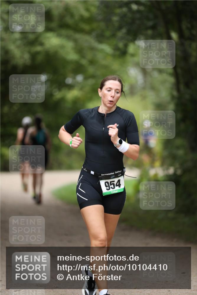 30.08.2026 - Elbe Triathlon Hamburg Antke Förster http://msf.ph/oto/10104410 30.08.2026 11:50:32 Laufen 954 meine-sportfotos.de