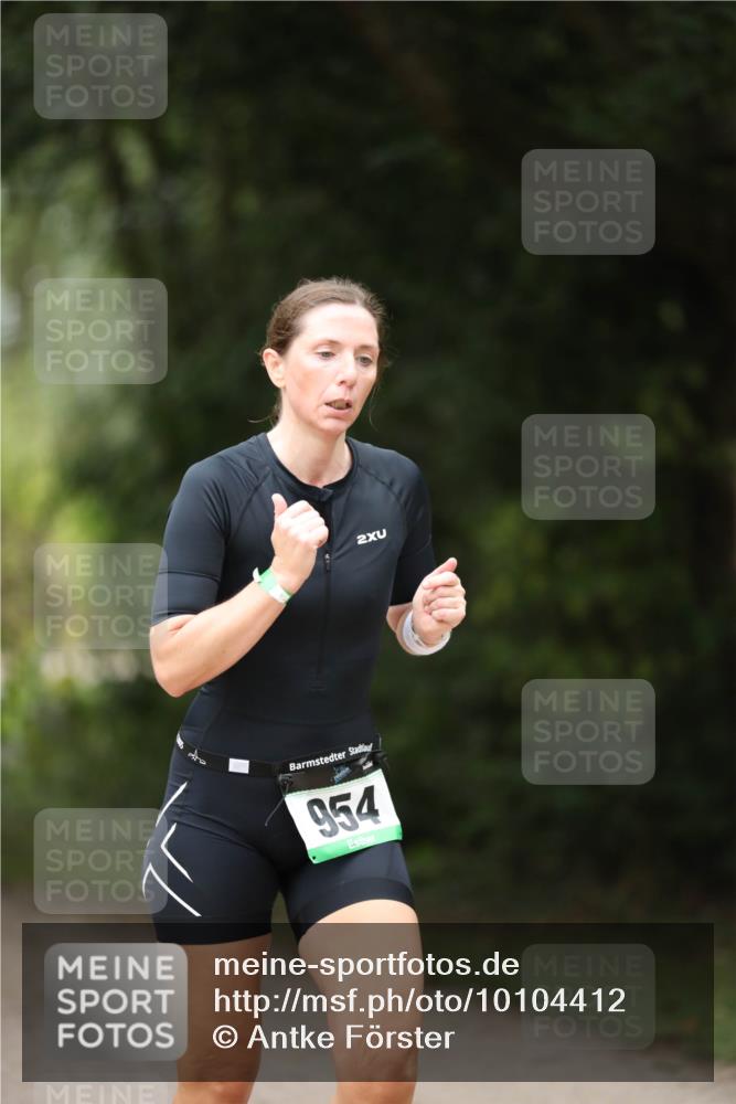 30.08.2026 - Elbe Triathlon Hamburg Antke Förster http://msf.ph/oto/10104412 30.08.2026 11:50:33 Laufen 954, 2 meine-sportfotos.de