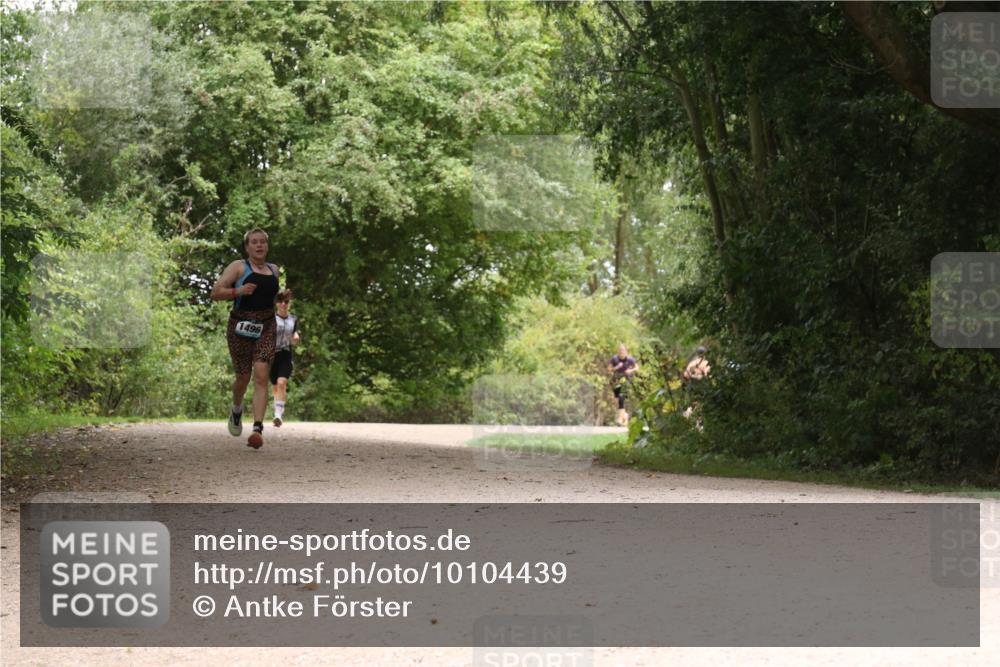 30.08.2026 - Elbe Triathlon Hamburg Antke Förster http://msf.ph/oto/10104439 30.08.2026 11:56:18 Laufen 1496 meine-sportfotos.de