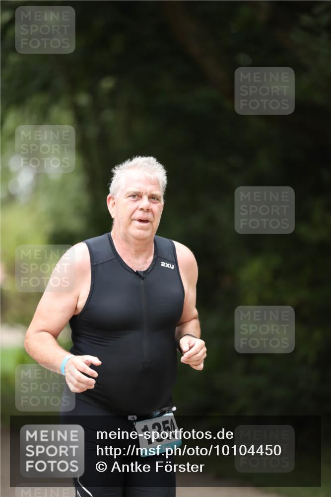 30.08.2026 - Elbe Triathlon Hamburg Antke Förster http://msf.ph/oto/10104450 30.08.2026 11:51:09 Laufen 2, 1350 meine-sportfotos.de