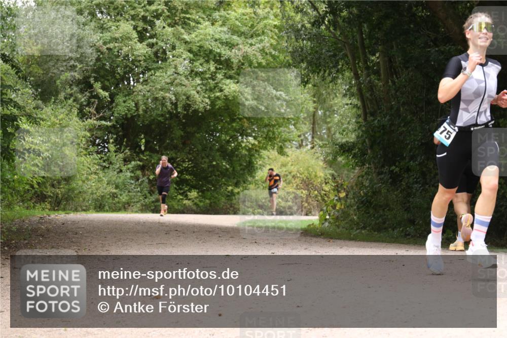 30.08.2026 - Elbe Triathlon Hamburg Antke Förster http://msf.ph/oto/10104451 30.08.2026 11:56:25 Laufen 75 meine-sportfotos.de