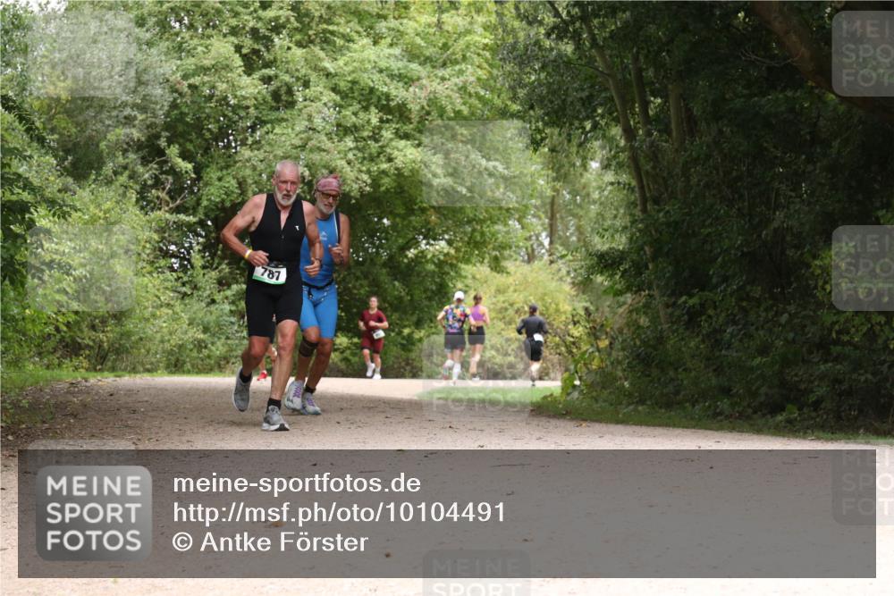 30.08.2026 - Elbe Triathlon Hamburg Antke Förster http://msf.ph/oto/10104491 30.08.2026 11:57:29 Laufen 787 meine-sportfotos.de
