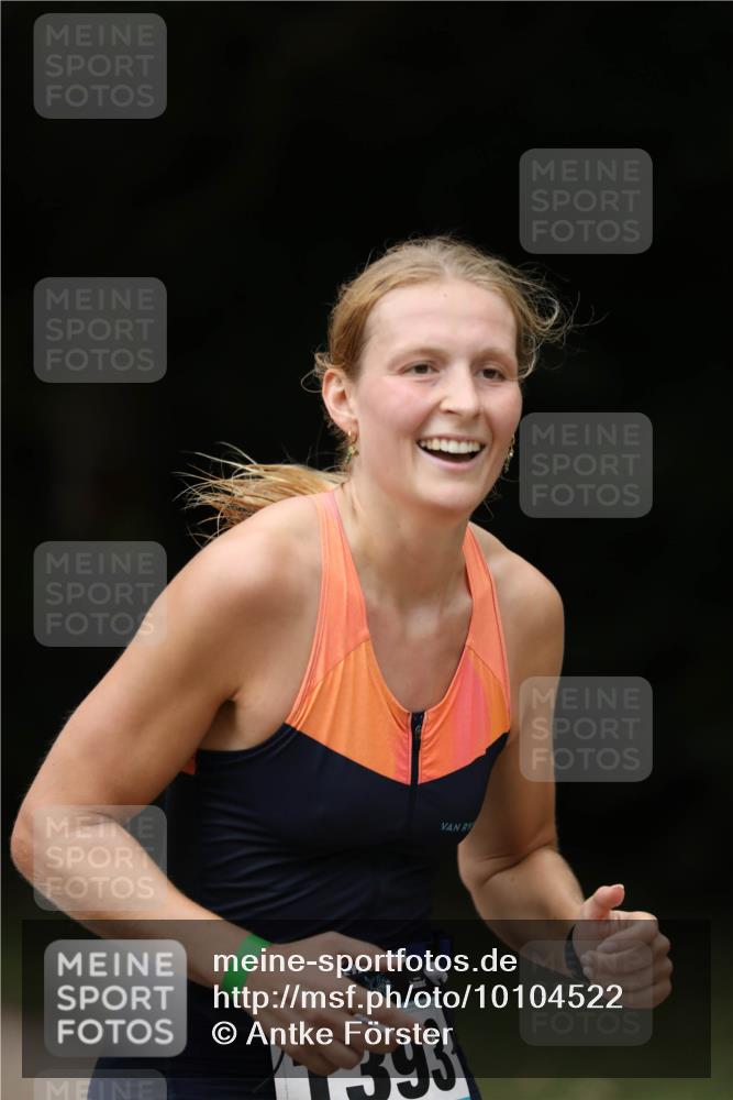 30.08.2026 - Elbe Triathlon Hamburg Antke Förster http://msf.ph/oto/10104522 30.08.2026 11:52:23 Laufen 393 meine-sportfotos.de